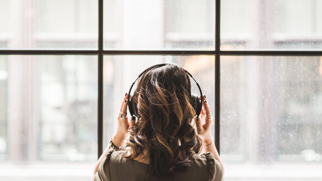 5 Books to Read if You Are Obsessed with Podcasts